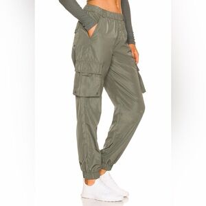 ALO Yoga Women’s It Girl Cargo Pants
